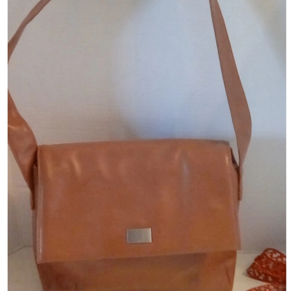 Mondani Leather Shoulderbag - Picture 2 of 8